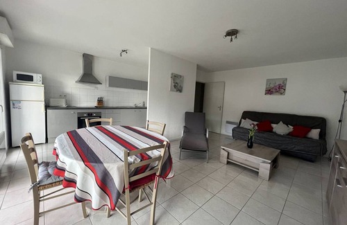 Cambo-les-Bains Apartment | Sunny Apartment with Terrace, Internet, and Pet-friendly in Cambo-les-Bains