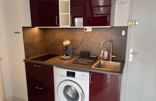 Cap d'Agde Apartment | Sunny Apartment, Near Beach, Pool, Parking, A/C, 4 Guests