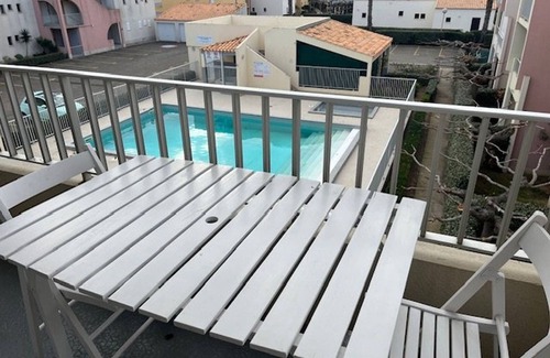 Cap d'Agde Apartment | Sunny Apartment, Near Beach, Pool, Parking, A/C, 4 Guests