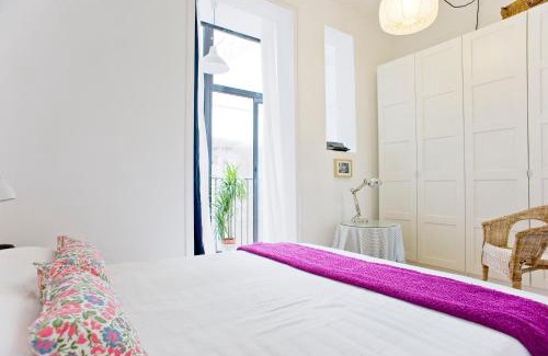 la Vila de Gracia Apartment | Sunny apartment on the square