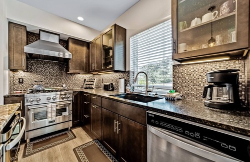 Gold Beach Apartment | Sunny apt with fireplace, partial water views, washer/dryer, grill & AC