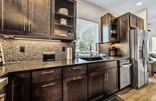 Gold Beach Apartment | Sunny apt with fireplace, partial water views, washer/dryer, grill & AC