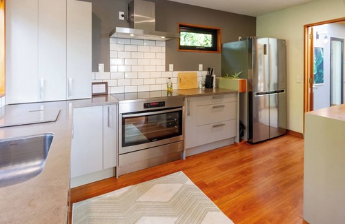 Cashmere House | Sunny Architecturally-Designed Retreat: Spectacular Views Across Christchurch