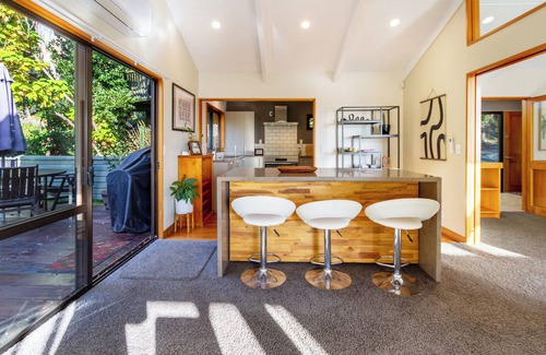 Cashmere House | Sunny Architecturally-Designed Retreat: Spectacular Views Across Christchurch
