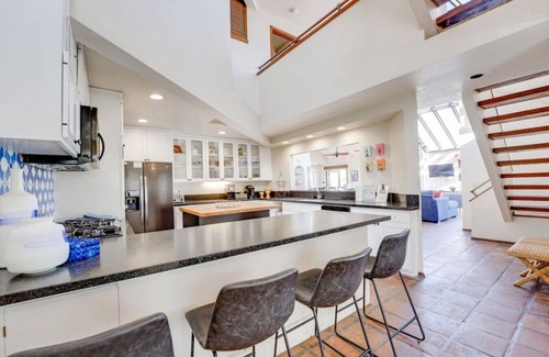 Central Mission Beach House | Sunny Bayfront Villa, Eclectic Single-Family Home
