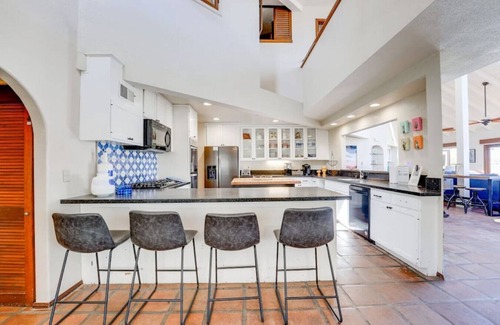 Central Mission Beach House | Sunny Bayfront Villa, Eclectic Single-Family Home