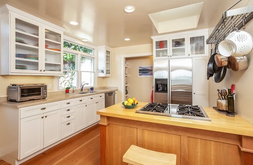 Stinson Beach House | Sunny Beach Cottage with Amazing Views