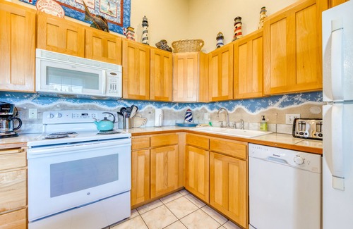 Rockaway Beach House | Sunny Beach House with Private Hot Tub, Firepit, & Tons of Space - Dogs OK