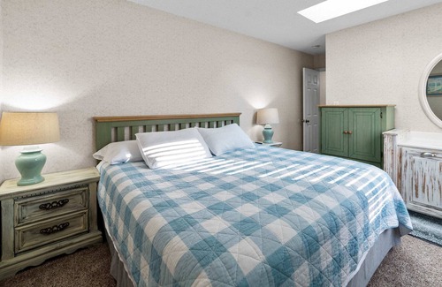 Myrtle Beach Condo | Sunny Beach Nest | Steps to Beach & Boardwalk
