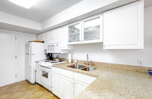 Gulf Shores Condo | Sunny Beachfront Condo w/Free WiFi, Furnished Balcony, Shared Pool