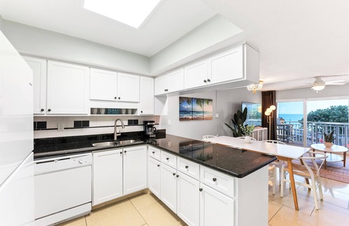 Satellite Beach Condo | Sunny Beachside Condo w/Beautiful Balcony Ocean Views & Heated Pool ☀️