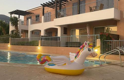 Peyia Town Apartment | Sunny Bliss