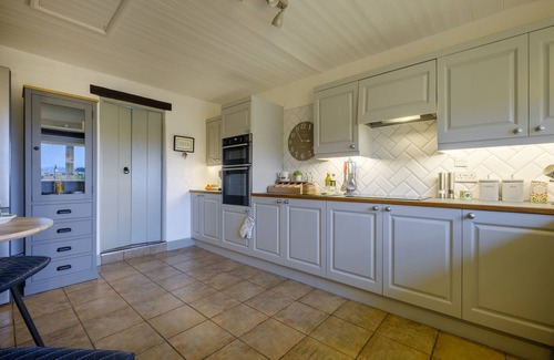 Lindale Cottage | SUNNY BRAE, family friendly, character holiday cottage in Lindale