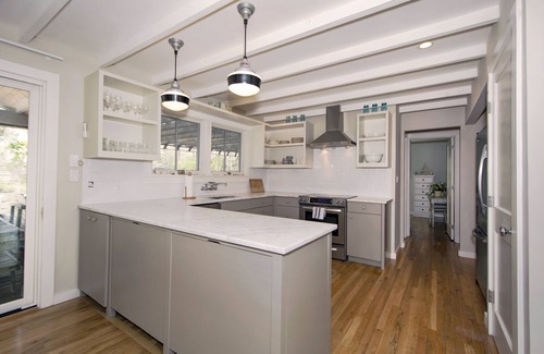 Lion Head Beach House | Sunny, bright, fully renovated, walk to private bay beach, East Hampton Springs.