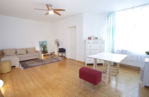 Friedrichshain Apartment | sunny, calm, central. serene, bohemian 60sqm apartment