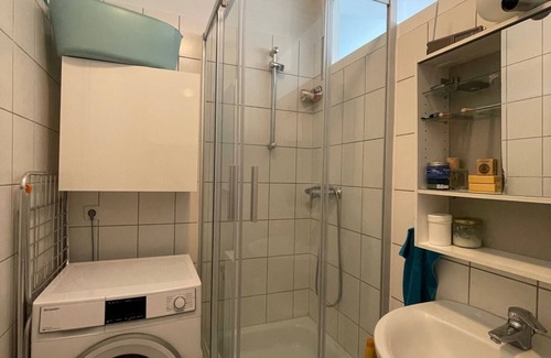 Friedrichshain Apartment | sunny, calm, central. serene, bohemian 60sqm apartment