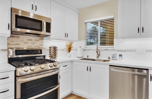 Carlsbad House | Sunny Carlsbad Home I Walk to Beach w/Heated Pool