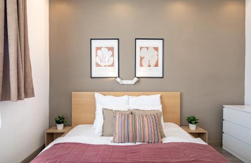 Erzsebetvaros Apartment | Sunny central three bedroom apartment
