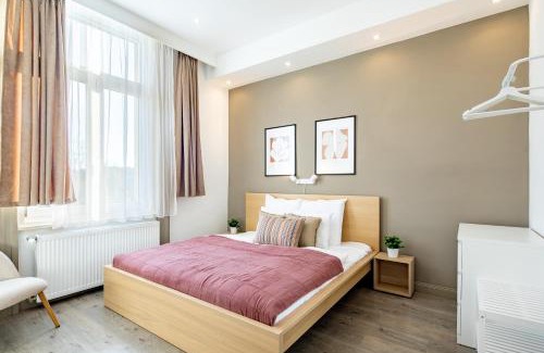 Erzsebetvaros Apartment | Sunny central three bedroom apartment