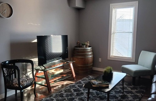 Sarnia Apartment | Sunny Centrally Located Apartment