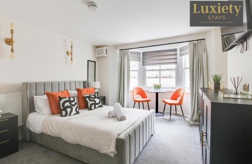 Southend-on-Sea Apartment | Sunny & Charming Studio City Centre Nr High Street by Luxiety Stays