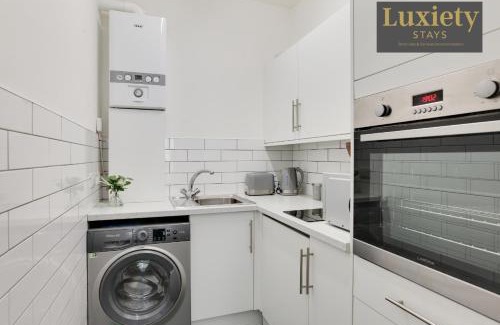 Southend-on-Sea Apartment | Sunny & Charming Studio City Centre Nr High Street by Luxiety Stays