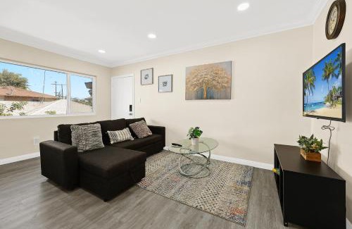 Alhambra Apartment | Sunny & Cheerful Near I-10 Queen Beds w Parking!