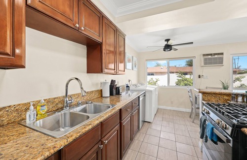 Alhambra Apartment | Sunny & Cheerful Near I-10 ~ Queen Beds ~ Parking!