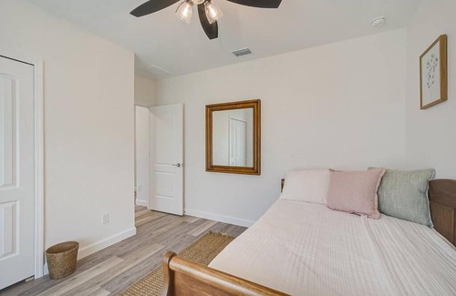 Oakland Hills Villa | Sunny Coastal,3 BD, 2 BA, King Master Suite, Close to Ocean, Golfing , Fishing