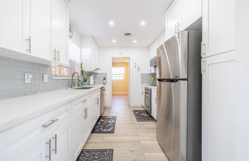 Lighthouse Point House | Sunny Cocada Deerfield Beach Home with BBQ Grill