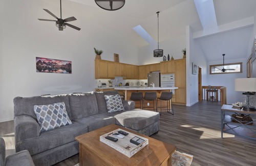 Mammoth Lakes House | Sunny Comfort in Snowcreek V Resort
