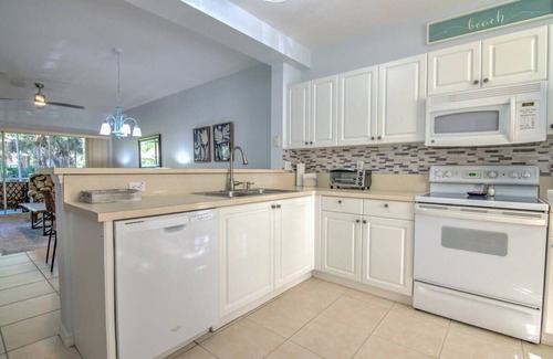 Ole Condo | Sunny Coral Falls With Vibrant Tropical Colors