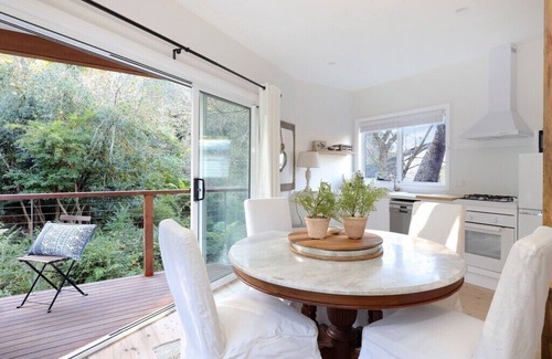 Leura House | Sunny Corner - Romantic Split Level Cottage