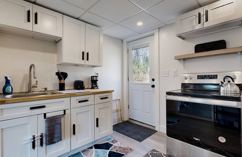 Biddeford Apartment | Sunny Cottage