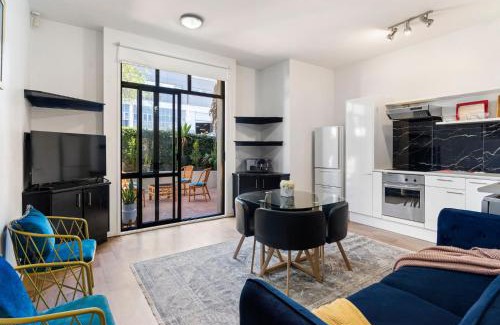 Grey Lynn Apartment | Sunny Courtyard Apartment