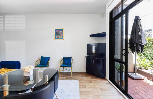 Grey Lynn Apartment | Sunny Courtyard Apartment