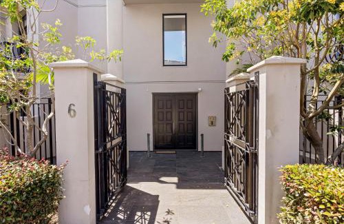 Grey Lynn Apartment | Sunny Courtyard Apartment