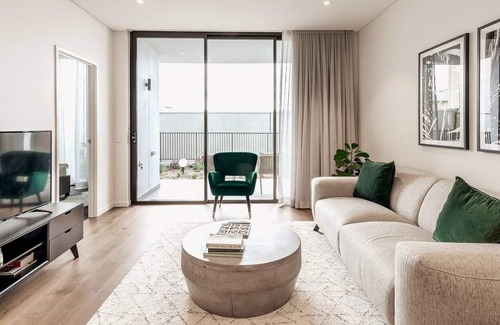 Leichhardt Apartment | Sunny Courtyard Escape in Sydneys Little Italy