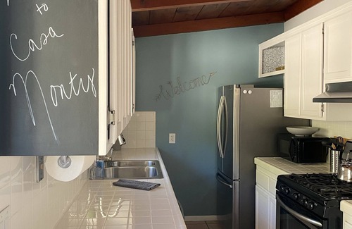Vista House | Sunny, cozy and private 2 bedroom casa with enclosed back yard in Vista, CA