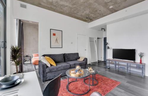 Connaught Apartment | Sunny Cozy Calgary Tower View