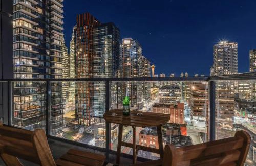 Connaught Apartment | Sunny Cozy Calgary Tower View