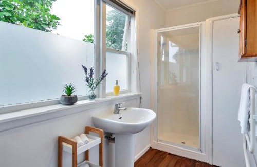 Grey Lynn House | Sunny & Cozy Home near Western Springs