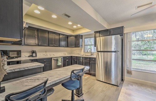 Crystal River House | Sunny Crystal River Home w/Screened-In Porch