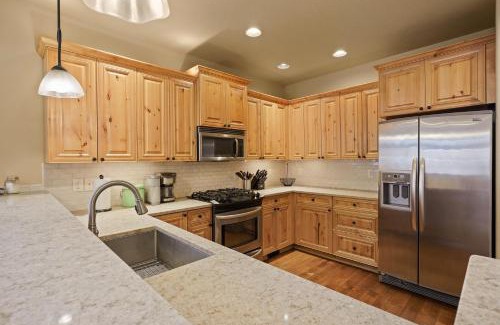 Old Farm District House | Sunny Days 30 Day Minimum home