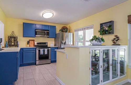 Sebastian Highlands House | Sunny Days Retreat, . 5 miles to beach, Fishing, 90min to Disney. Pet friendly