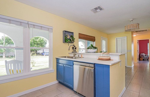 Sebastian Highlands House | Sunny Days Retreat, . 5 miles to beach, Fishing, 90min to Disney. Pet friendly