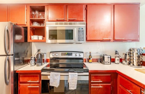 Broadway Condo | Sunny & Decorative Capitol Hill Apt