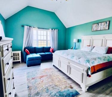 Port Bolivar House | Sunny Delight - Sleeps 10 - Generous Space!