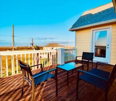 Port Bolivar House | Sunny Delight - Sleeps 10 - Generous Space!