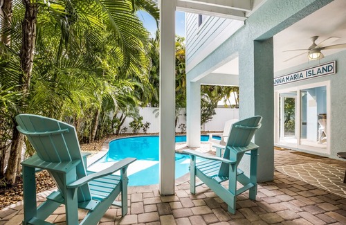 Holmes Beach House | Sunny Disposition: Private Heated Pool, Video/Board Games, 1 Block to the Gulf!